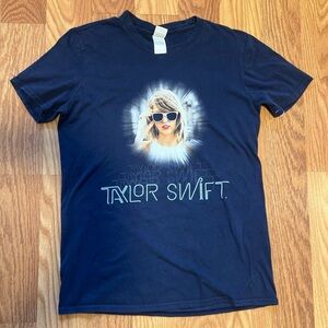 Taylor Swift The 1989 World Tour Women’s Medium Concert Shirt